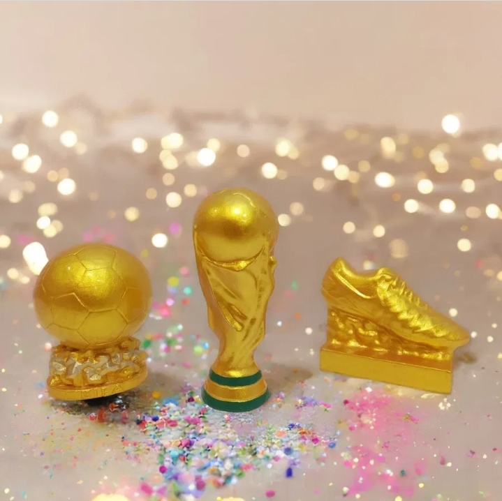 پکیج جام،توپ و کفش طلا(سایز بزرگ)