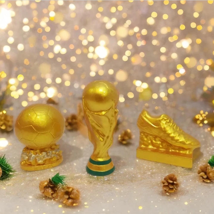 پکیج جام،توپ و کفش طلا(سایز بزرگ)