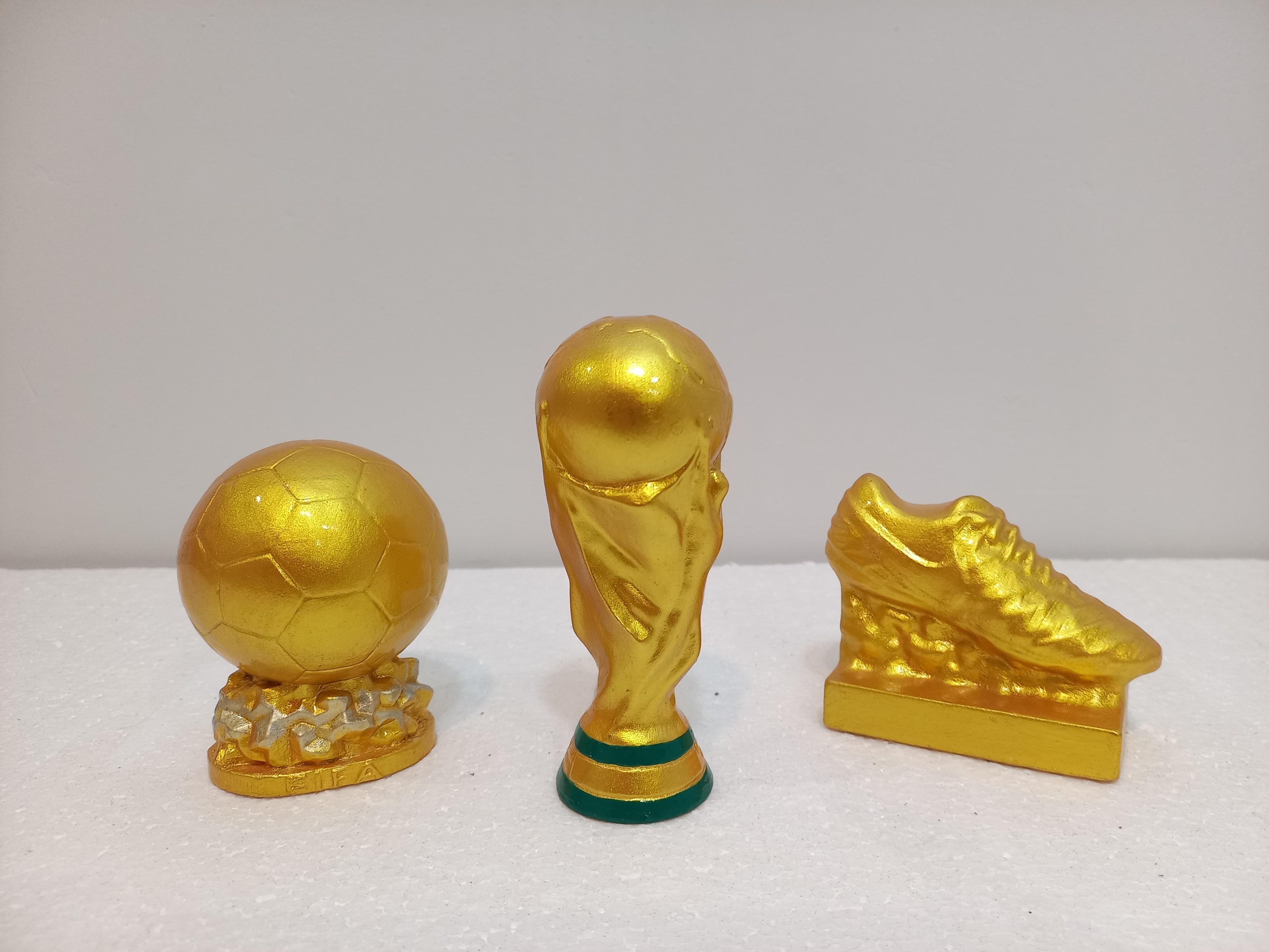 پکیج جام،توپ و کفش طلا(سایز بزرگ)